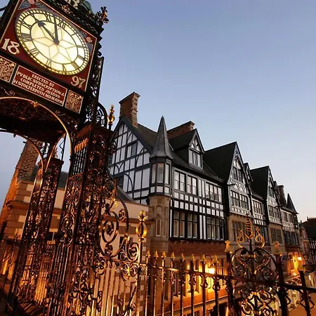 Chester City Centre Town House Exterior photo