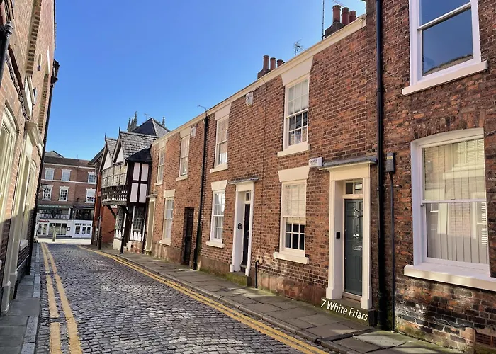 Chester City Centre Town House